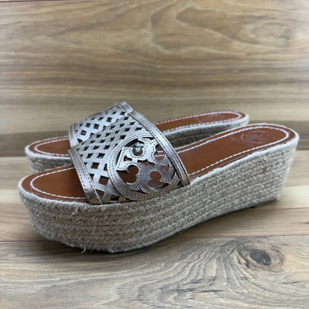 Tory Burch Thatched Perf Wedge Sandals 6.5 Gold Espadrilles Slides